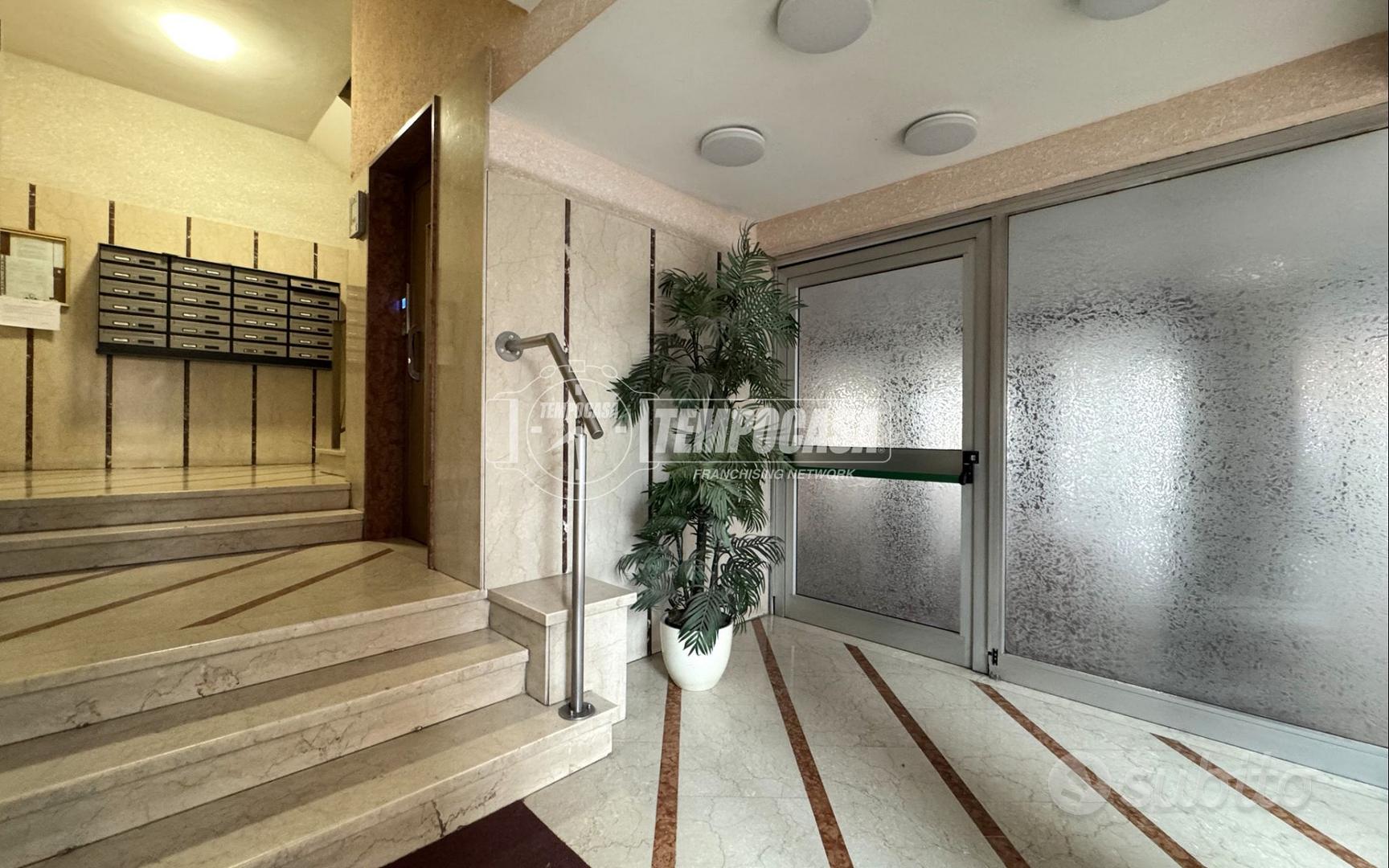 4 LOCALI CON BOX AUTO IN CENTRO COSSATO! - Vista 2