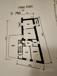 Porzione di casa su tre livelli libera su tre lati