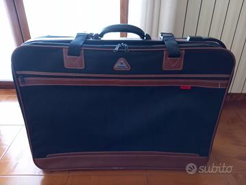 valigia morbida con rotelle e manico