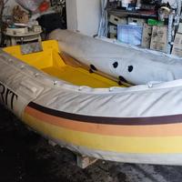 Gommone con chiglia in resina più mototore