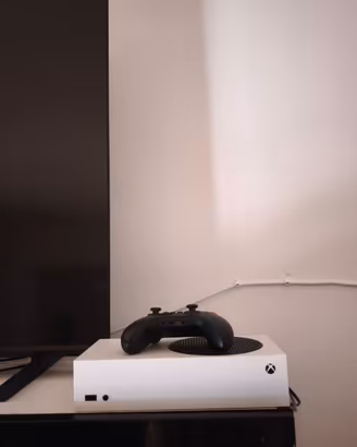 Xbox Series S + controller