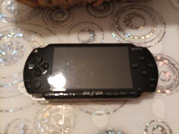 psp con caricatore e gioco 
