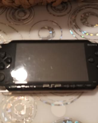 psp con caricatore e gioco 