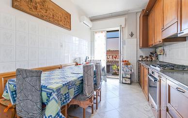 3 LOCALI DOPPI SERVIZI SENZA SPESE CONDOMINIALI !