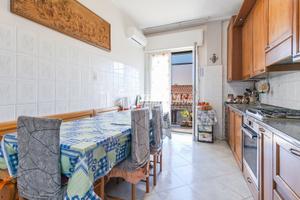 3 LOCALI DOPPI SERVIZI SENZA SPESE CONDOMINIALI !