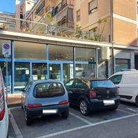 Locale commerciale con magazzino e uffici