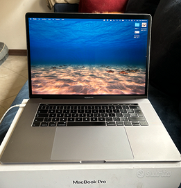 MacBook Pro 15” (2018) – i7 / 16GB / 256GB
