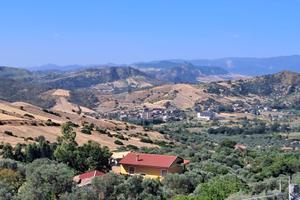 VILLA INDIPENDENTE e TERRENO