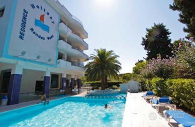 Residence Holiday Rendez Vous Pineto fronte mare