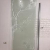 Porta scorrevole in vetro serigrafata