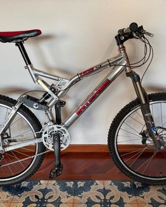 UZZI INTENSE CROMATA (SMALL/MEDIUM)