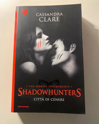 Shadowhunters saga di Cadsandra Clare