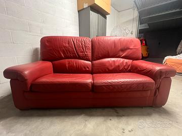 Divano in pelle rosso borgogna