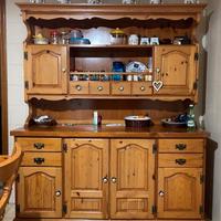 Credenza rustica con tavolo