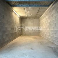 VENDITA BOX AUTO IN ZONA BEN SERVITA