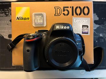 Nikon D5100 DSLR 16,2 MP schermo inclinabile 3"