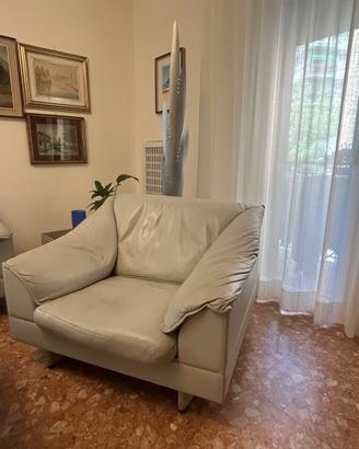 Poltrona in pelle Frau