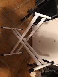 Cavalletto per tastiera o altro