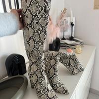 Stivali alti altezza ginocchio