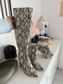 Stivali alti altezza ginocchio