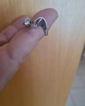 Anello in oro bianco e diamante naturale 