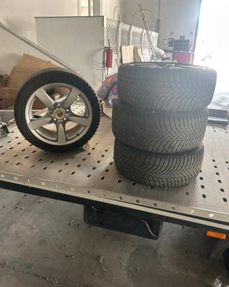 Treno di gomme porsche invernali 235/40 R18