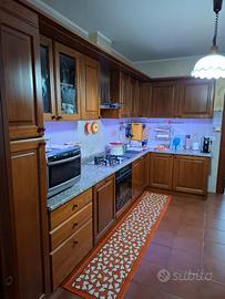 Cucina completa di elettrodomestici usata