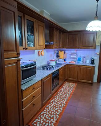 Cucina completa di elettrodomestici usata