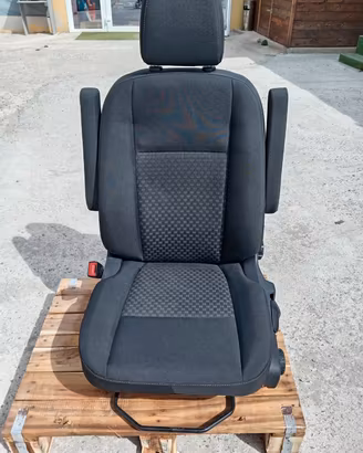 Sedile DX con piastra girevole e braccioli