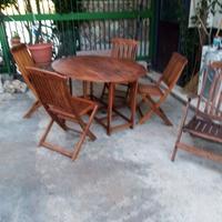 Tavolo da giardino rotondo corredato da 4 sedie