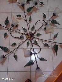 Lampadari in ferro battuto.