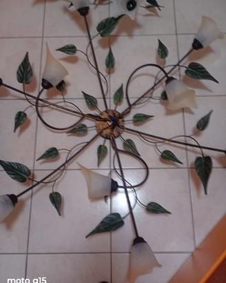 Lampadari in ferro battuto.