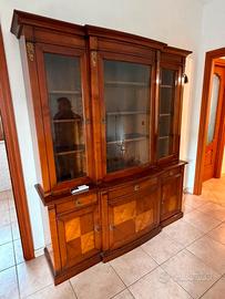 Credenza / Vetrina in legno con ante in vetro
