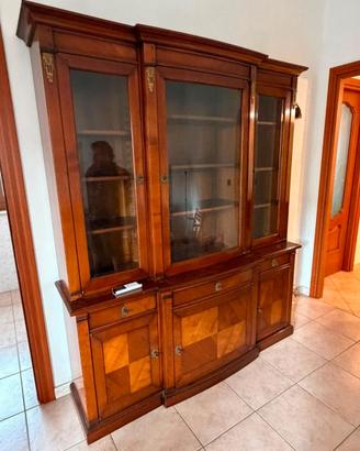 Credenza / Vetrina in legno con ante in vetro