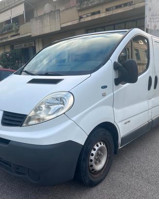 Renault Trafic 2.0 dci 3 posti