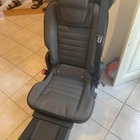 Sedili per Ford Transit Tourneo. Ho 3 pezzi totali