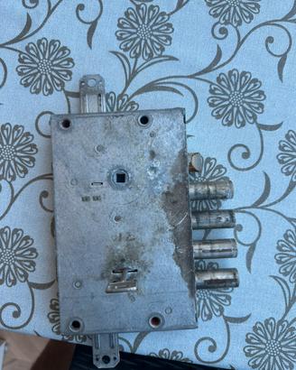 Serratura porta blindata
