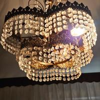 Lampadario  con gocce di cristallo pendenti
