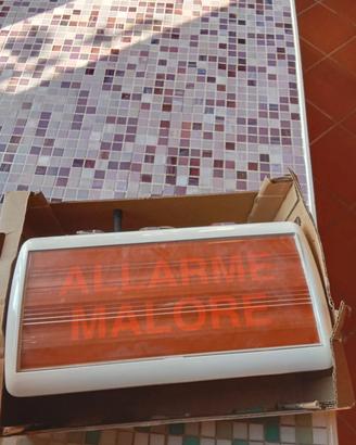 insegna targa vintage allarme malore 