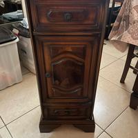 Comodino in legno