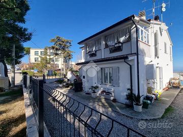 4 LOCALI A CASTELLALTO