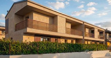 Trilocale con giardino e balcone
