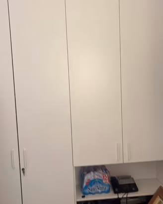 Armadio ad angolo con serratura per ufficio