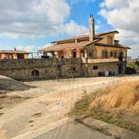 Villa due piani in pietra