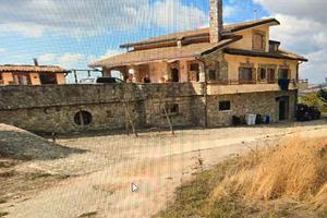 Villa due piani in pietra