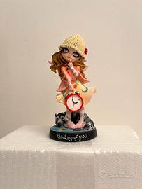 Fata con procione - Statua decorativa