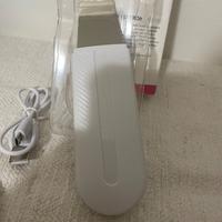 Dispositivo ad ultrasuoni per la pulizia del viso,