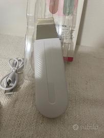 Dispositivo ad ultrasuoni per la pulizia del viso,