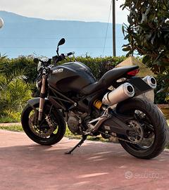 Ducati Monster 696