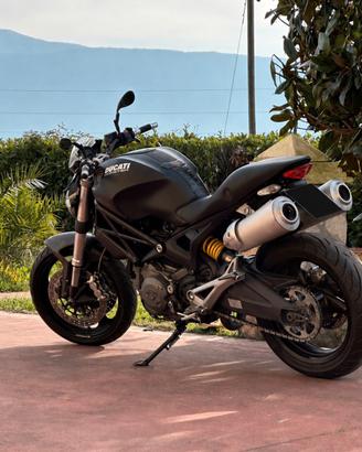 Ducati Monster 696